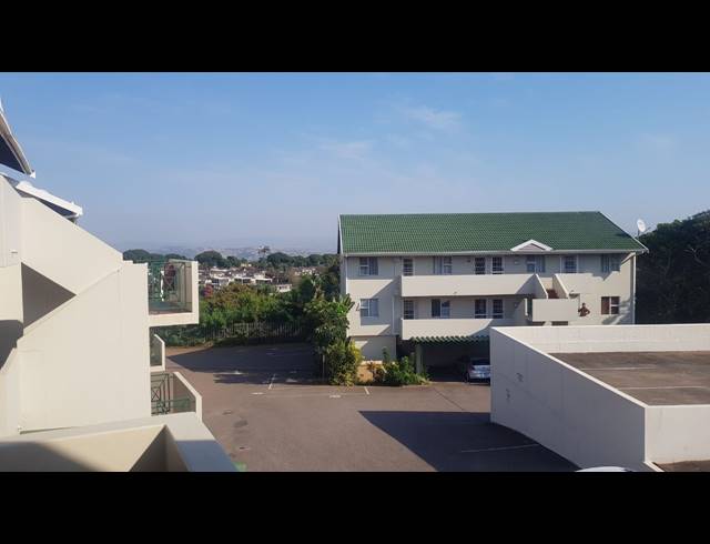 2 bed property to rent in SUNNINGDALE